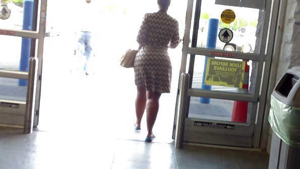 Are o blondă filme porno cu mame gravide tânără.