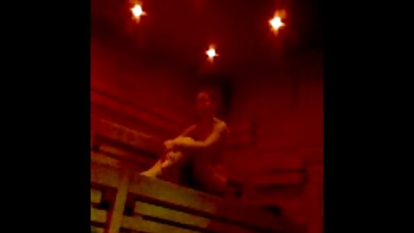 La filme porno cu mame sexy naiba cu o blondă ciudată.