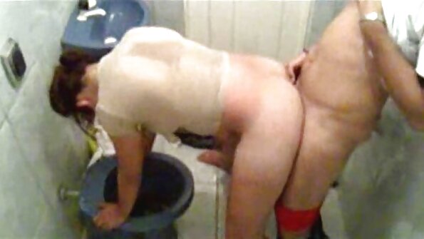 Servitoarele strapon pe hol. poze cu pasarici goale