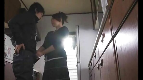 Farsa menajere futute strapon.