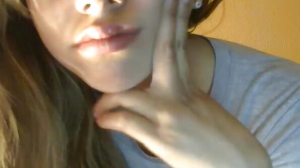 A plătit pentru filme porno cu cele mai sexi fete răutatea ei.