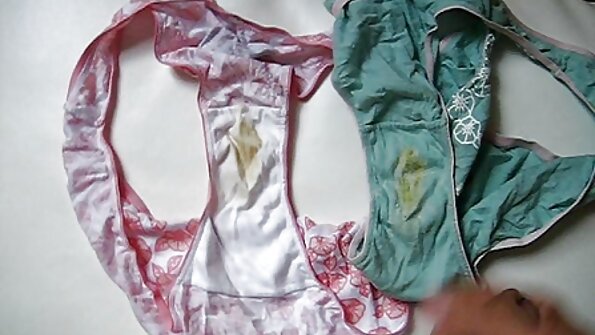 In timp ce futacioase mici sotia doarme in apropiere, sotul o ia pe sora ei.