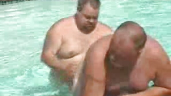 Sex în grase sexi mijlocul unei gropi.