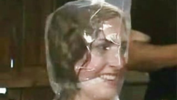 A cerut să se filme xxx cu femei gravide urce pe masă.