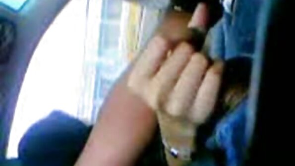 Friptură într-o vizuină negrese sexy cu negru.