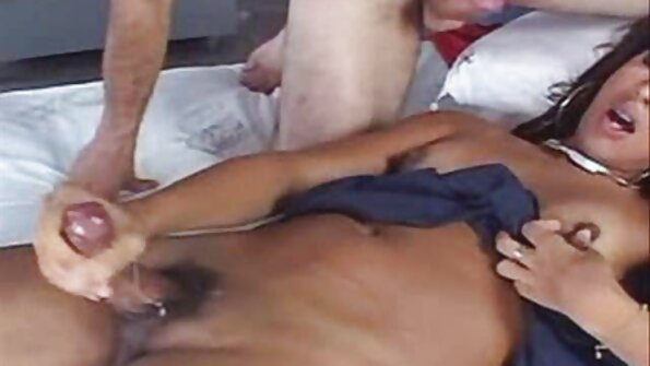 Doctorul închisorii folosește mosi care fut un bandit în toate găurile.