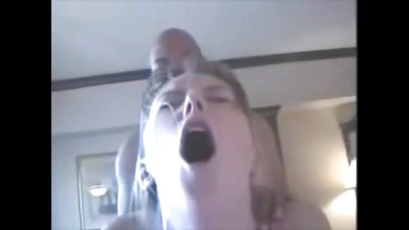 Fusat cu fete futute in cur un vecin.