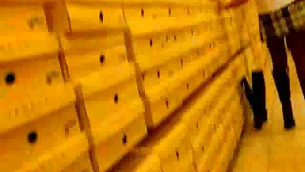 Faceți sex pe un pat umed. filme sexi comedie online subtitrate