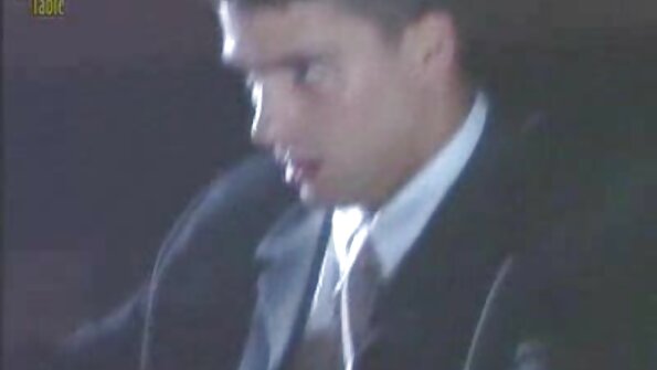 La dracu' cu un futaiuri cu pustoaice piţoi într-un scaun de frumuseţe.