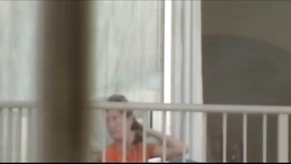 Gangbang pe futai camera ascunsa canapea.