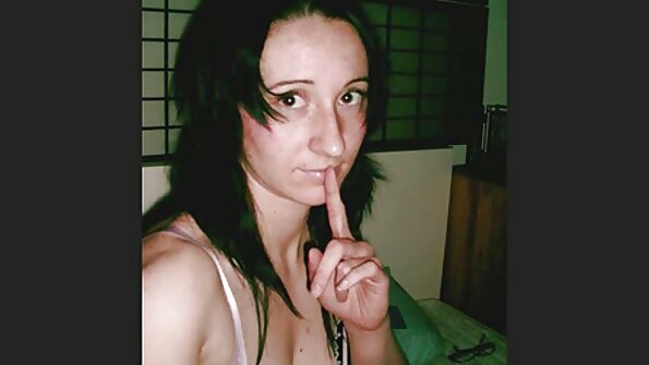 Frumusețe Little Caprice. limbi in lindic