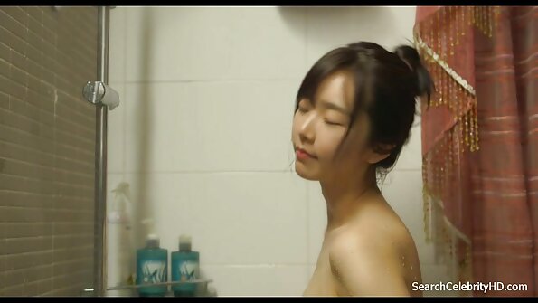 Nudiști beți pe fete desbracate mare.