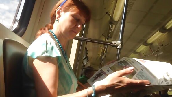 Bombă sexcu mame sexuală Naomi cu un fund mare.