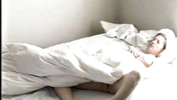 Suge cu geamurile deschise in fata futai amatori vecinilor.