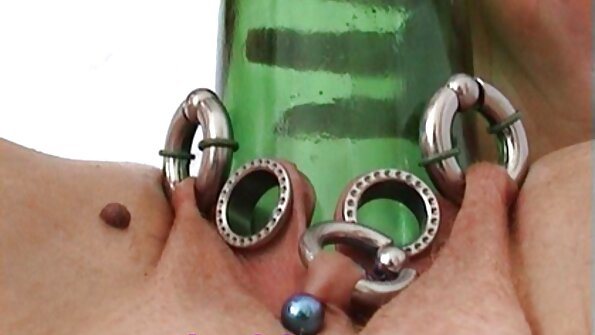 Papusa cu parul liliac se sexi fete masturba cu vibratoare.