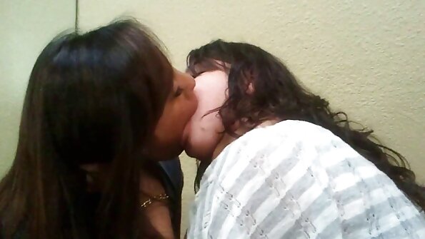 Wet Maria fete futaceoase in cool lenjerie pising.