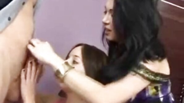 Are un pornomasturbare japonez dur.