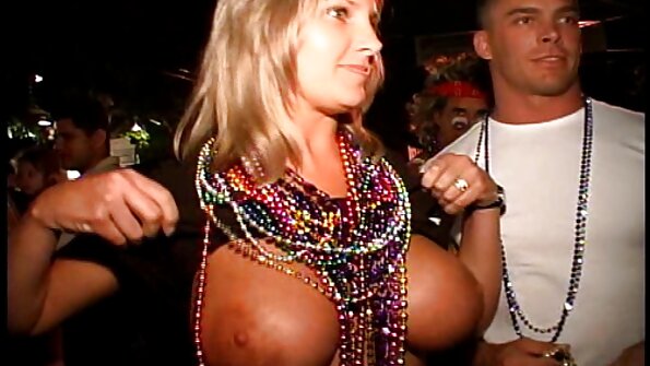 Puf gonflabil cu falus pentru masturbare. futaiuri cu pustoaice