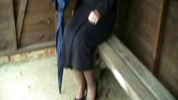 Kimberly Gates futaiuri cu țigănci se răsfață cu tăierea penisului.