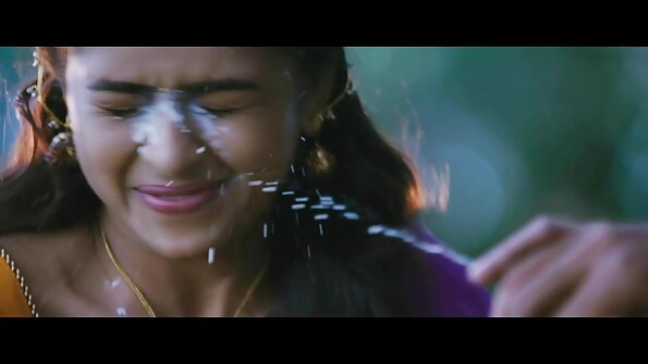 Patru xxx fete bune într-un pat.