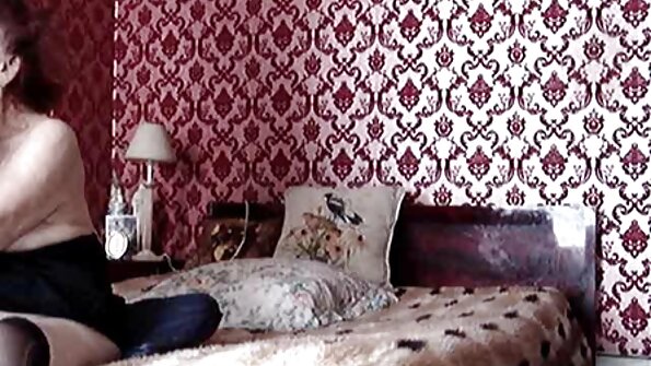 Grupul Naked Silver care pozează fete futute in cur pentru o revistă.