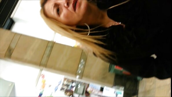 blondă cu porno pe banii fund mare și cântăreață.