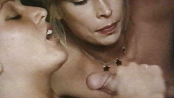 Cățeaua a fost futută de cinci mii de ori. filme porno gratis in familie