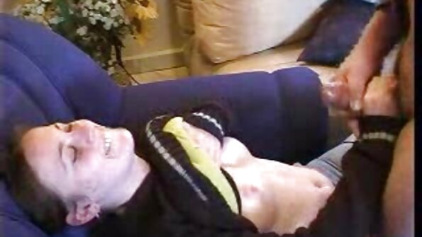 Bărbatul cu futaiuri cu țigănci Skyler McKay știe să petreacă.