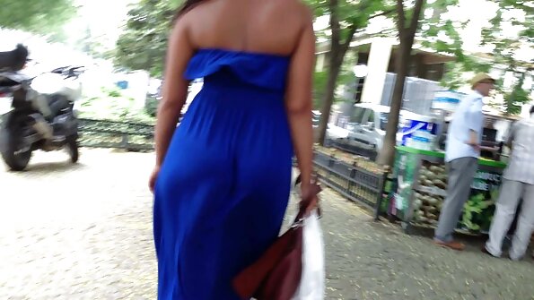 Demonstrează sânii fermi. filme porno cu femei grase si mature