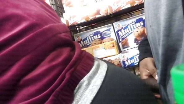 Fata pitică porno cu fete bete și Johnny.