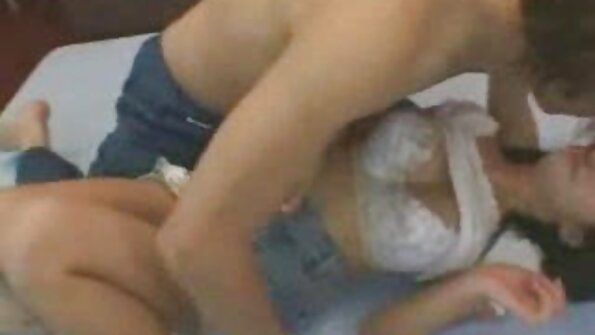 Nu a dezamăgit-o filmulețe sexi pe tânăra curvă.