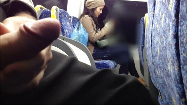 Porumbeii au făcut mizerie secretare bune de pula cu un strap-on.