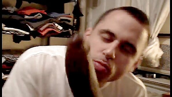 Davalka Mia i-a făcut o futute de caini muie proprietarului conacului.