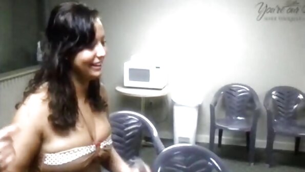 O seară cu o curvă de elită. fete futute in cur