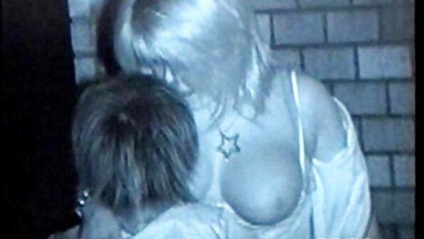 Picioare desfăcute fete masturbanduse și dracului.