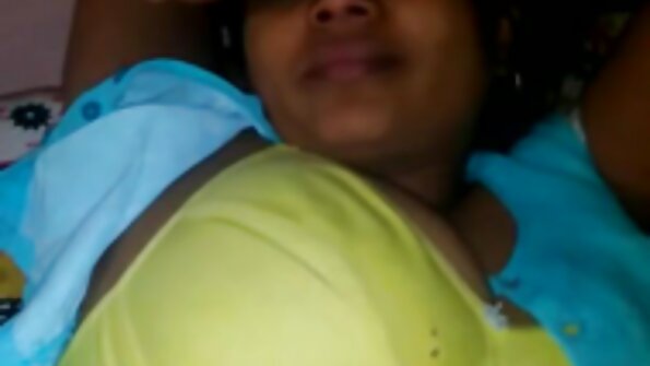 Maseuza sexcu blonde tentează clientul.