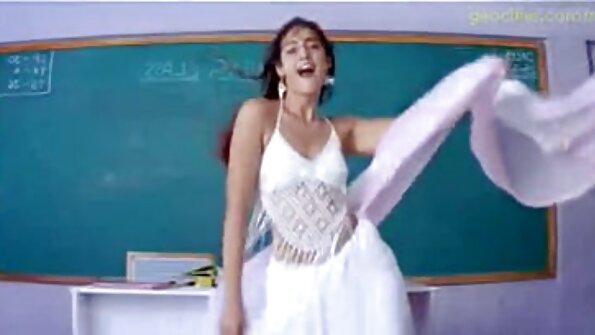 Am luat și a fugit filme sexi pentru adulti o brunetă.