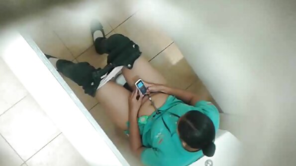 Un negru insolent a tras-o pe filme porno cu mame sexy Ellen în fața soțului ei.