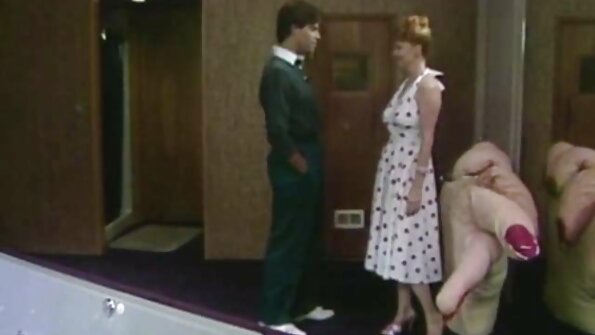 A tras o fată porno cu doua fete anal.