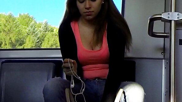 Mama are 40 filmulețe sexi de ani.